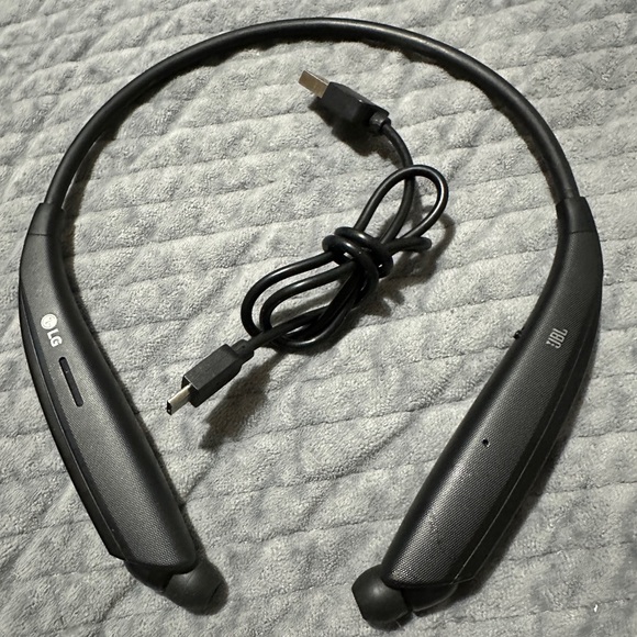 LG HBS-835S Wireless Neckband Headphones with JBL Sound – With Charging Cable - Picture 11 of 16